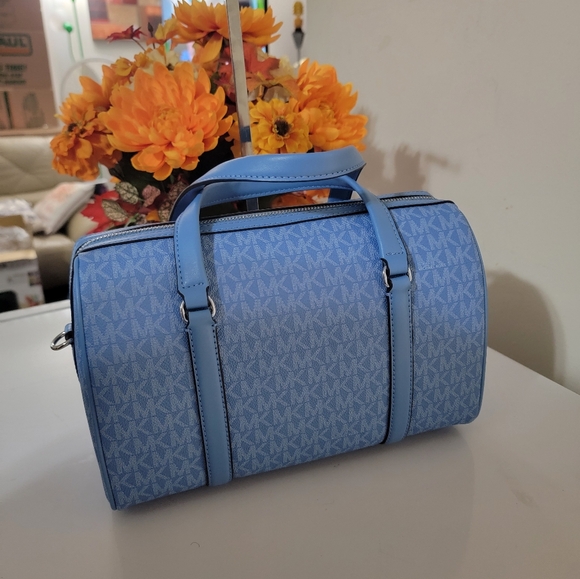 NWT Micheal Kors Travel Medium Duffle Satchel - Picture 2 of 7